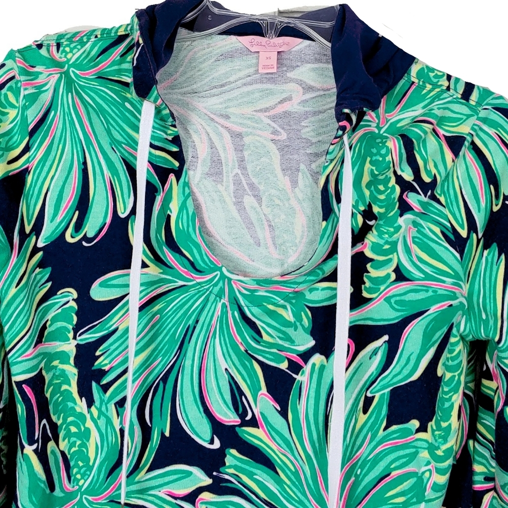 **Sold**Lilly Pulitzer Tiger Palm Wheaton Hoodie - Picture 4 of 8